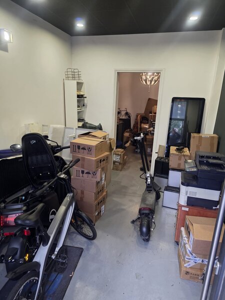 Calea Serban Voda nr. 81-83, sector 4, Bucuresti.